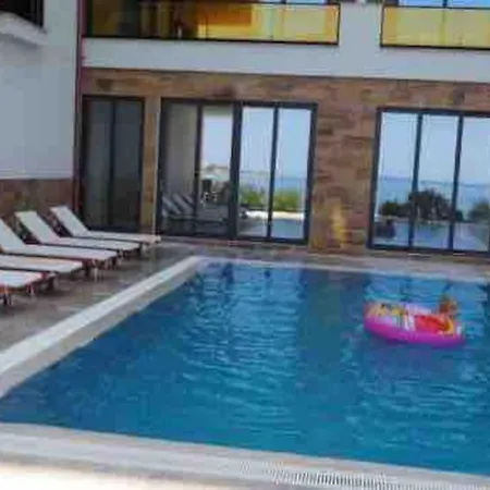 Luxury Golden 3 Apartment *